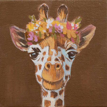 Handgemaltes Acrylbild einer Giraffe mit Blumenkranz, 10x10 cm, in warmen Farben, hochwertige Sennelier Farben.